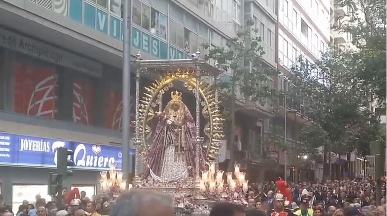 Emocionado acto de entrega en Tenerife del título de presidenta insular a la Virgen de Candelaria