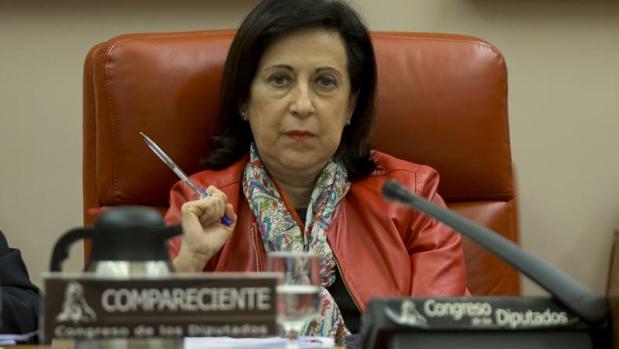 Revés judicial para la ministra Robles: el TS suspende el pase forzoso a la reserva del vicealmirante Gómez