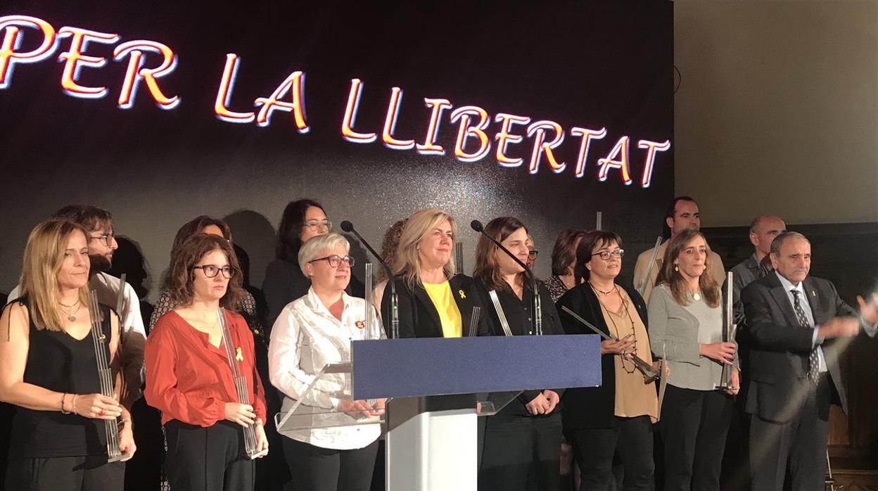 Entrega de premios a los familiares de los líderes independentistas presos