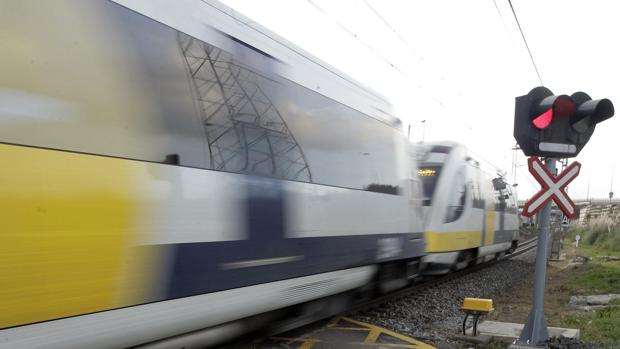 La Guardia Civil auxilia a 16 viajeros de un tren de FEVE tras averiarse en Burgos