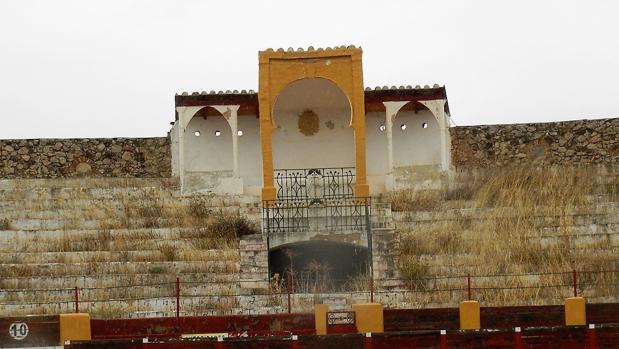 Analizan el estado de la plaza de toros de Quintanar para su rehabilitación