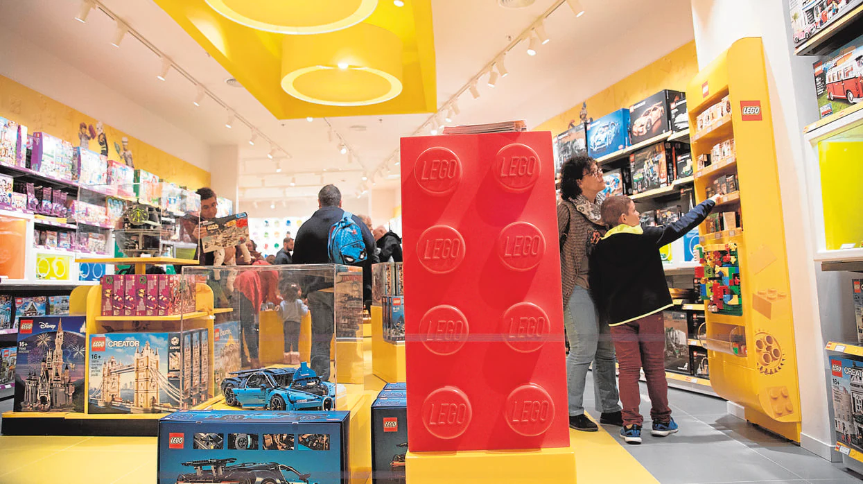 Fotografía del interior de la tienda Lego de Barcelona