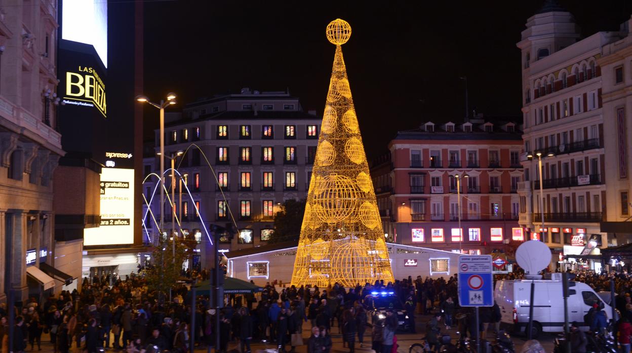 La plaza de Colón iluminada en Navidad, el pasado año