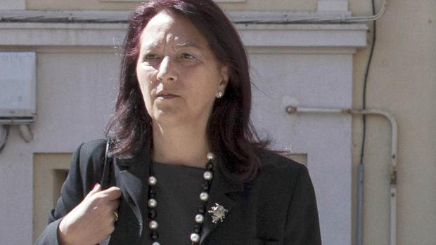 Una edil del PSOE reconoce en un pleno que bebe, fuma, juega a la lotería y «no» ha sido mujer de un solo hombre