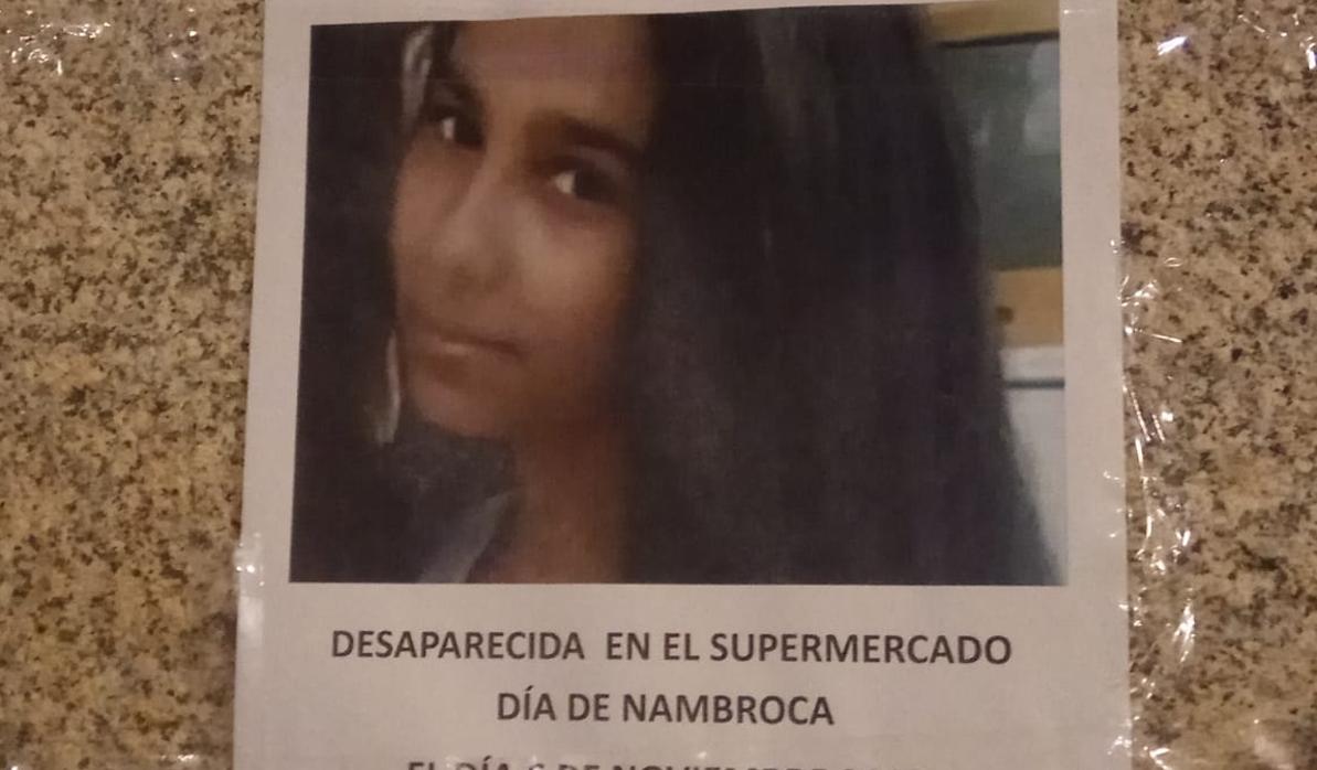 Carteles con la foto de la joven están colocados en varios puntos del pueblo