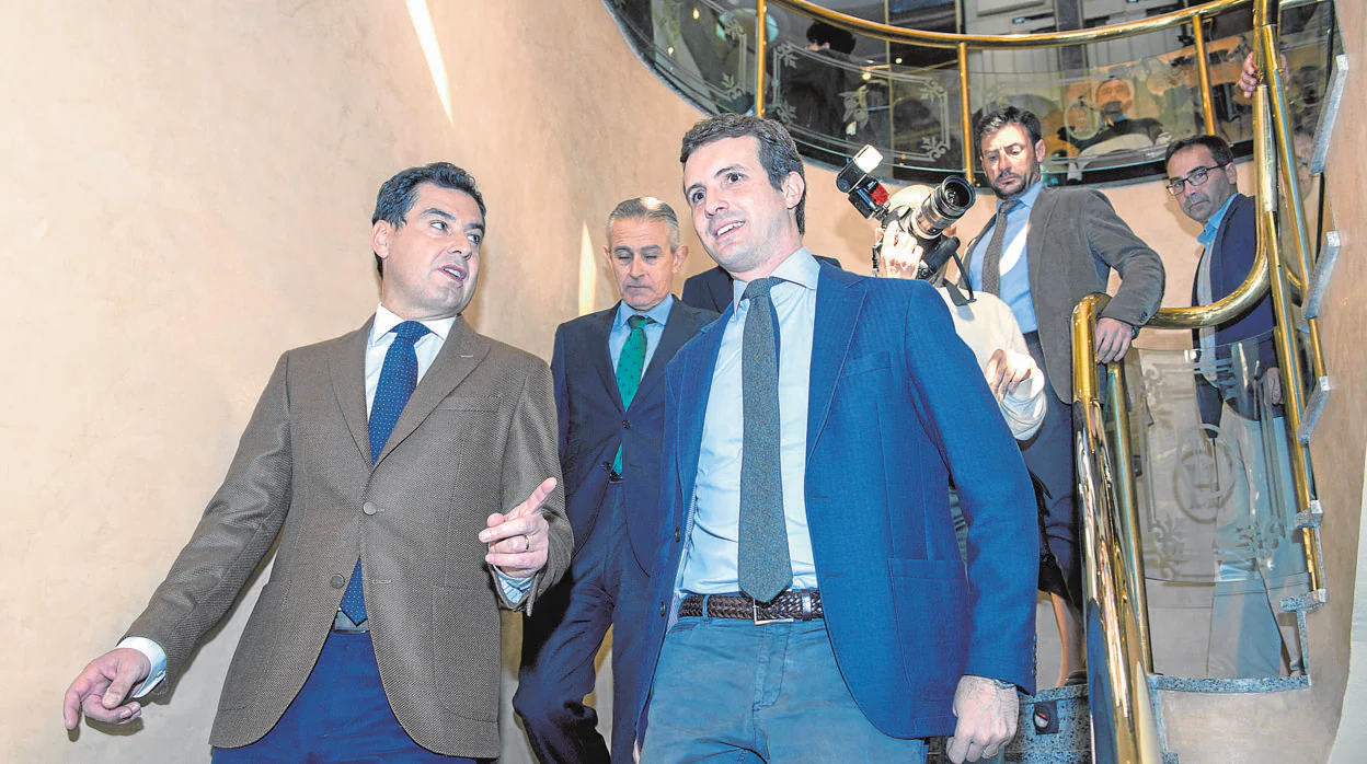 Juan Manuel Moreno y Pablo Casado, en un encuentro informativo en Jaén el viernes