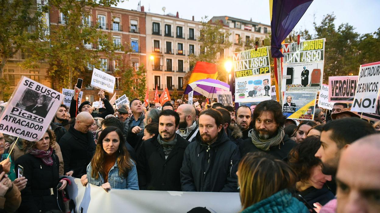 Una concentración protesta ante el Supremo contra el fallo sobre hipotecas