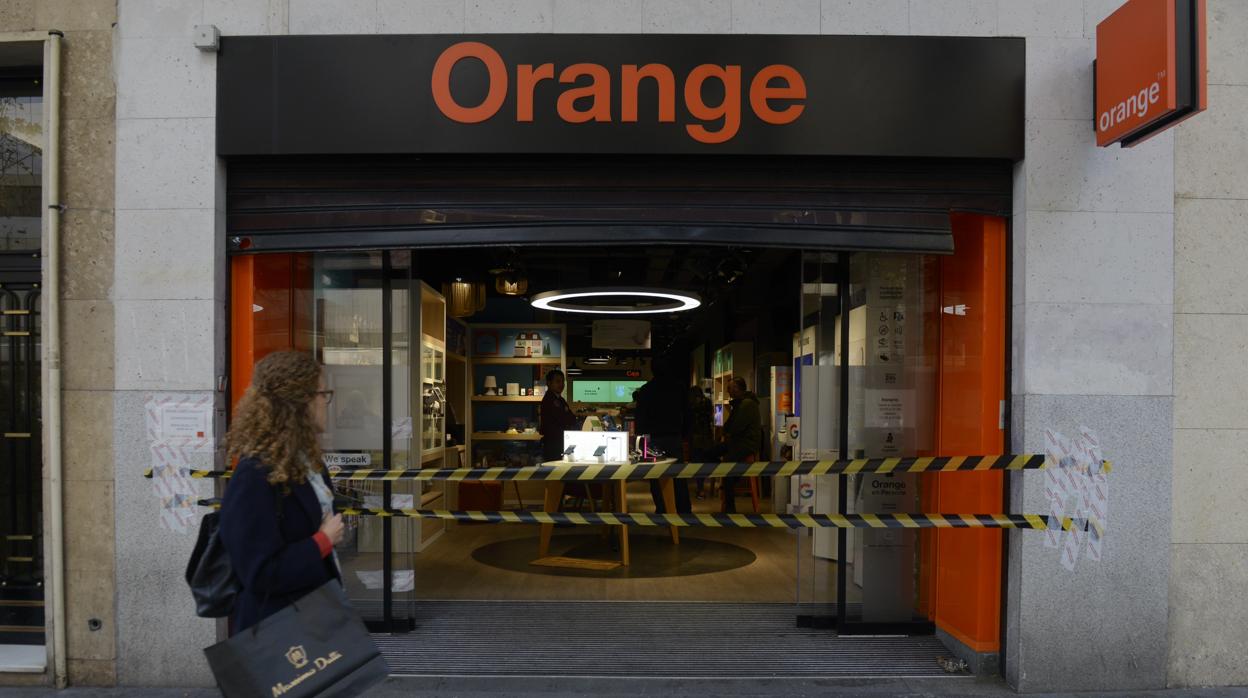 La tienda de Orange, precintada tras el primer asalto