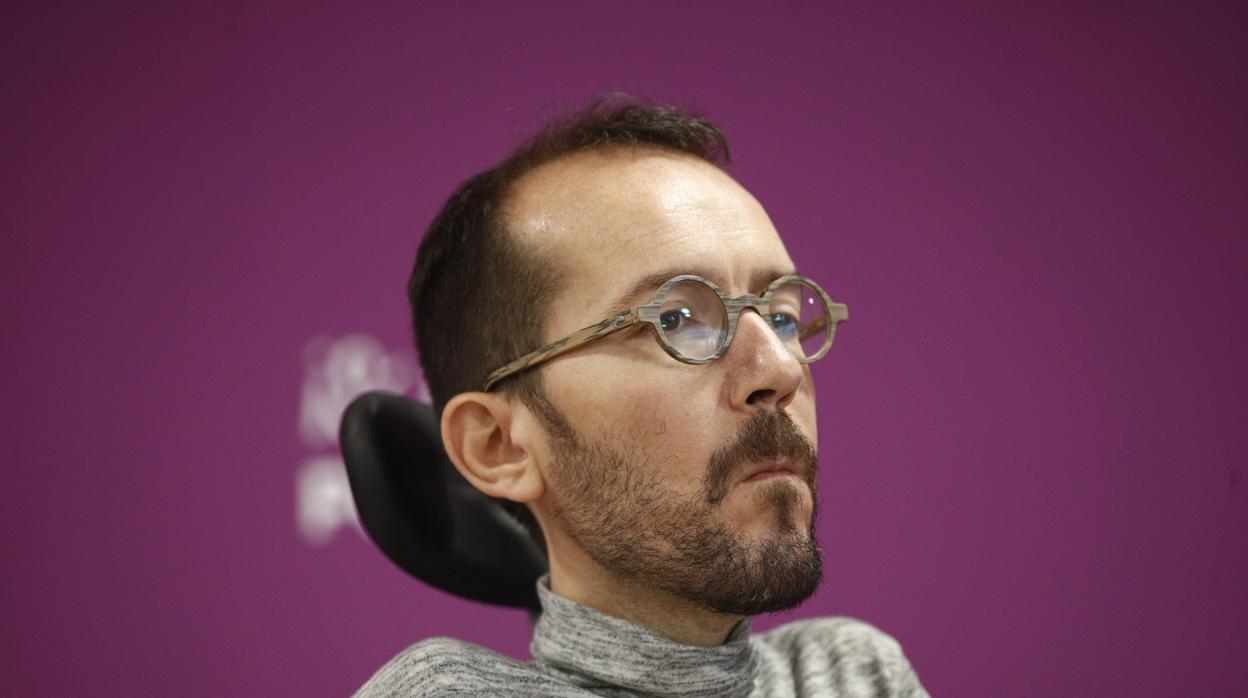 El secretario de Organización de Podemos, Pablo Echenique, en la rueda de prensa