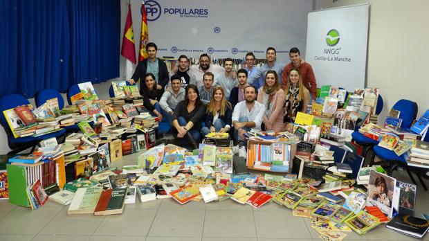 Nuevas Generaciones recoge 10.170 libros para ayudar a la biblioteca de Cebolla