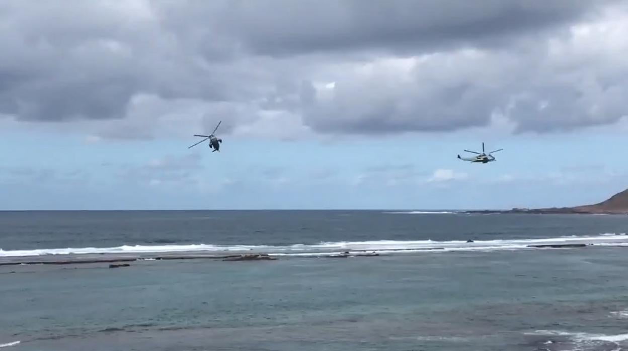 Entusiasmo de los canarios con la exhibición de la Armada en la Playa de Las Canteras