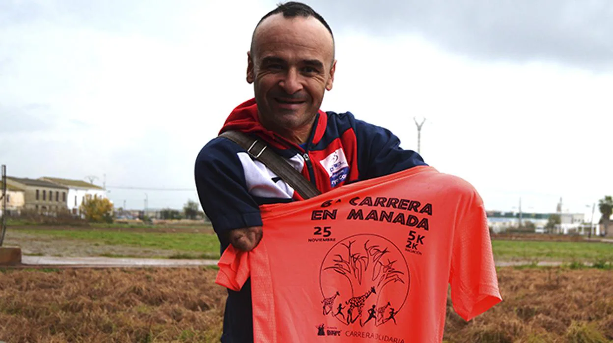 Ricardo Ten presenta la camiseta oficial de la sexta edición de la Carrera en Manada de Bioparc