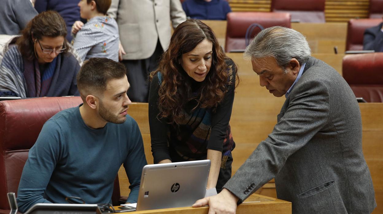 Los portavoces de Compromís (Fran Ferri) y PSPV (Manolo Mata) en las Cortes Valencianas