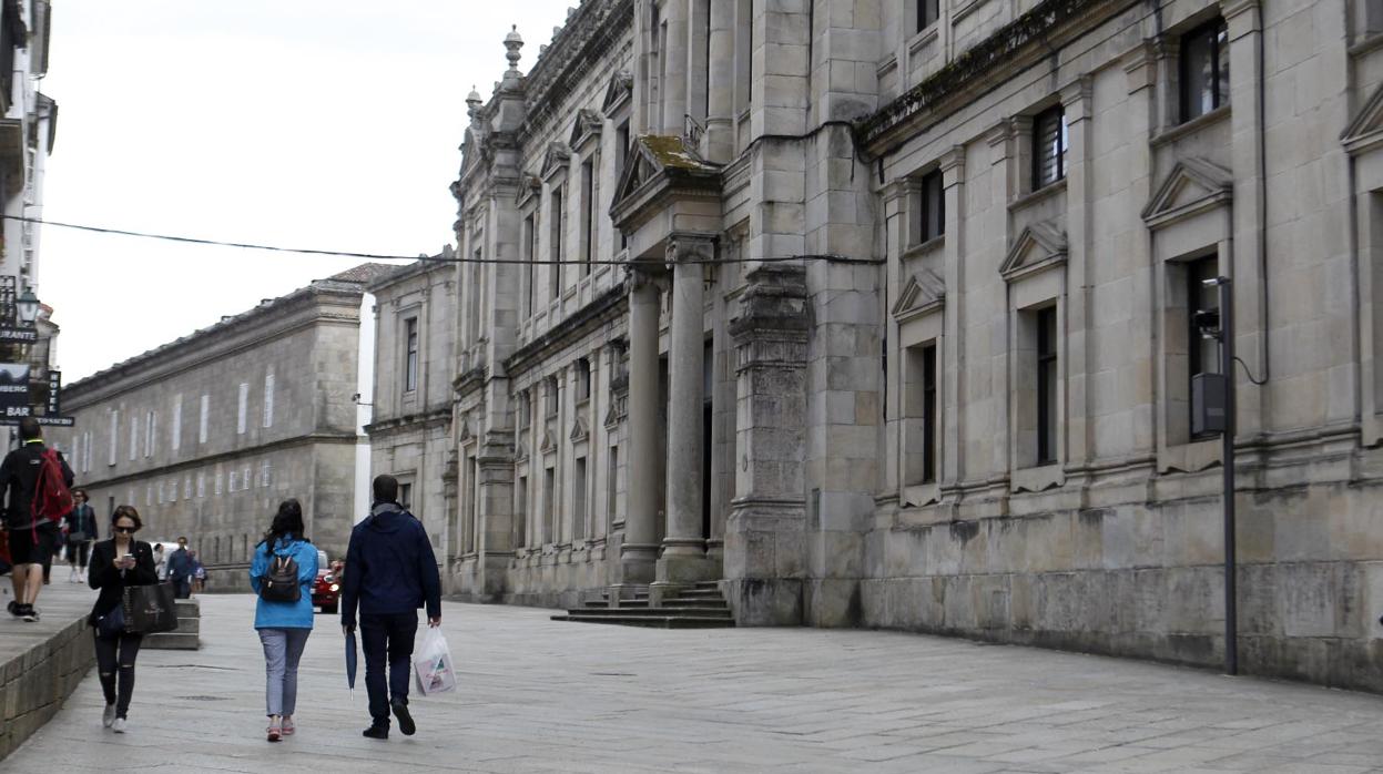 Fachada de la Facultad de Medicina de la Universidade de Santiago