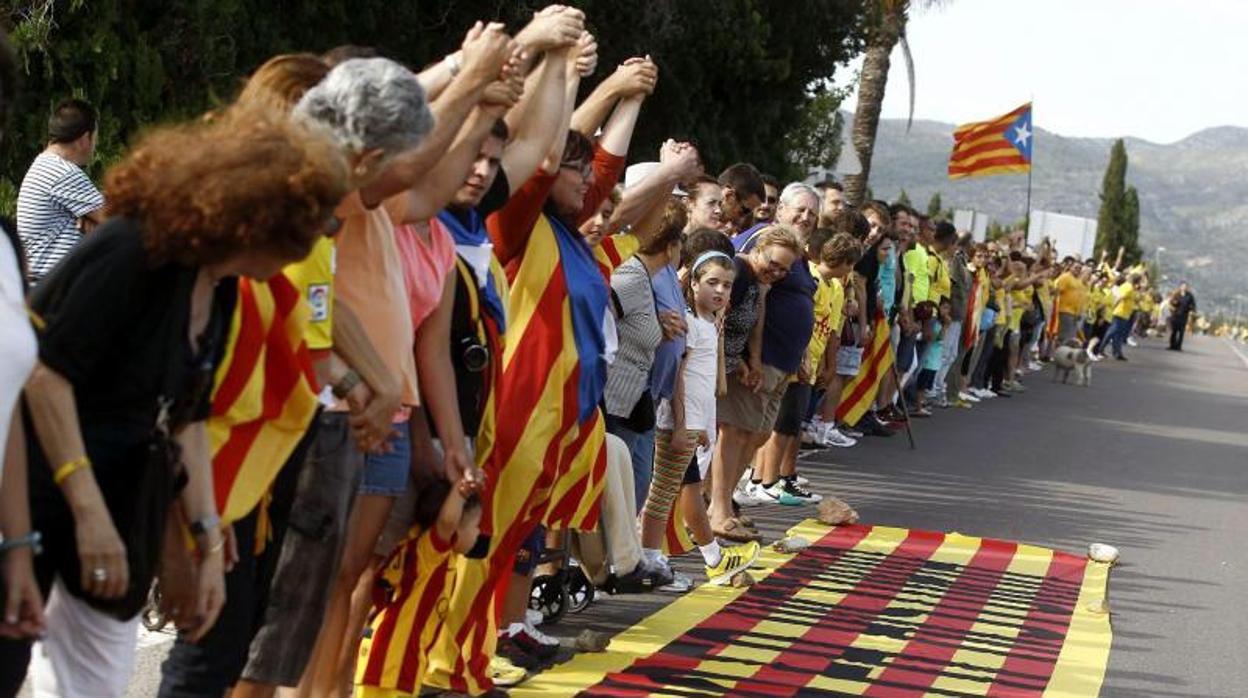 Frontera entre Tarragona y Castellón, el día de la cadena humana por la independencia, en la que participó ACPV