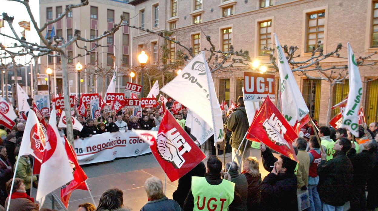 Imagen de archivo de una protesta sindical ante la sede del Gobierno de Aragón