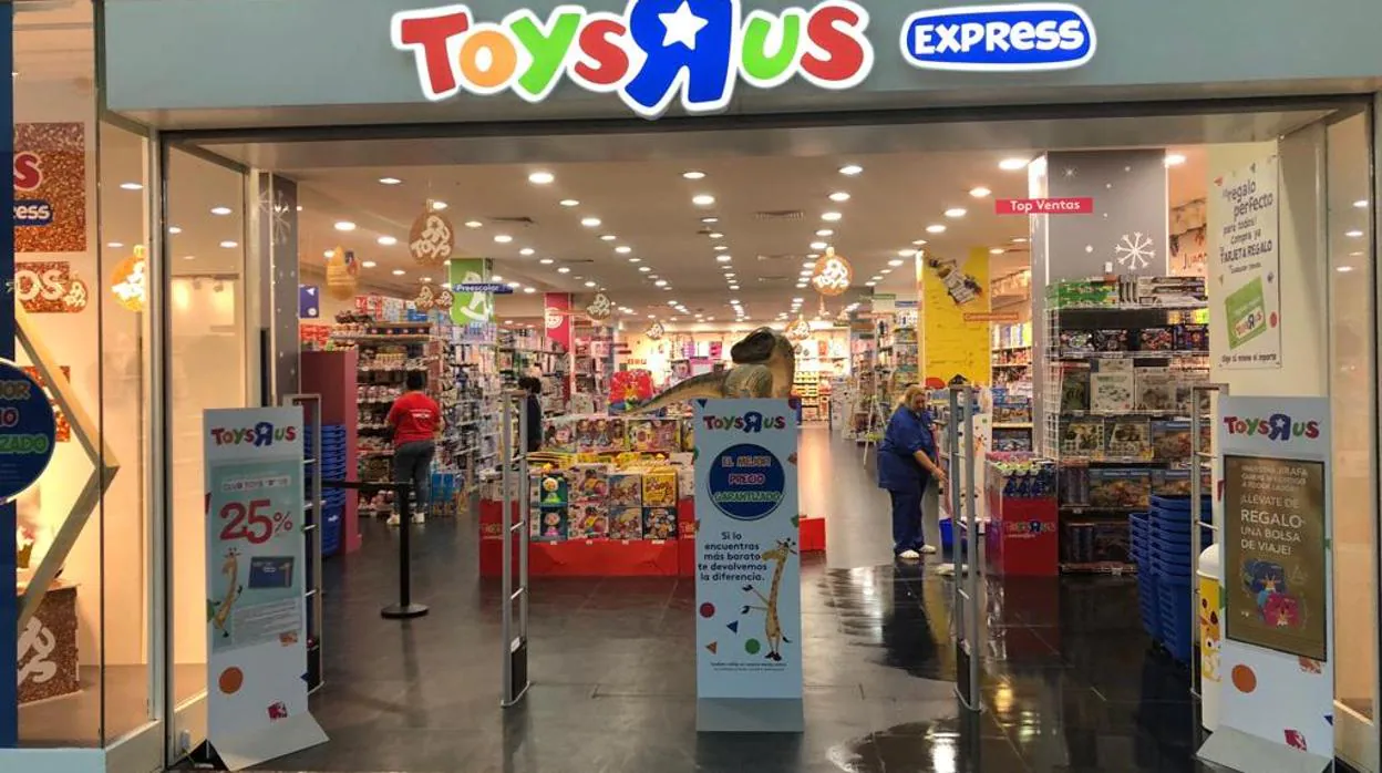 Entrada de la tienda de Toys «R» us en La Gavia