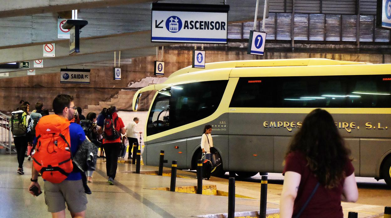 Los hechos se registraron en una parada de bus