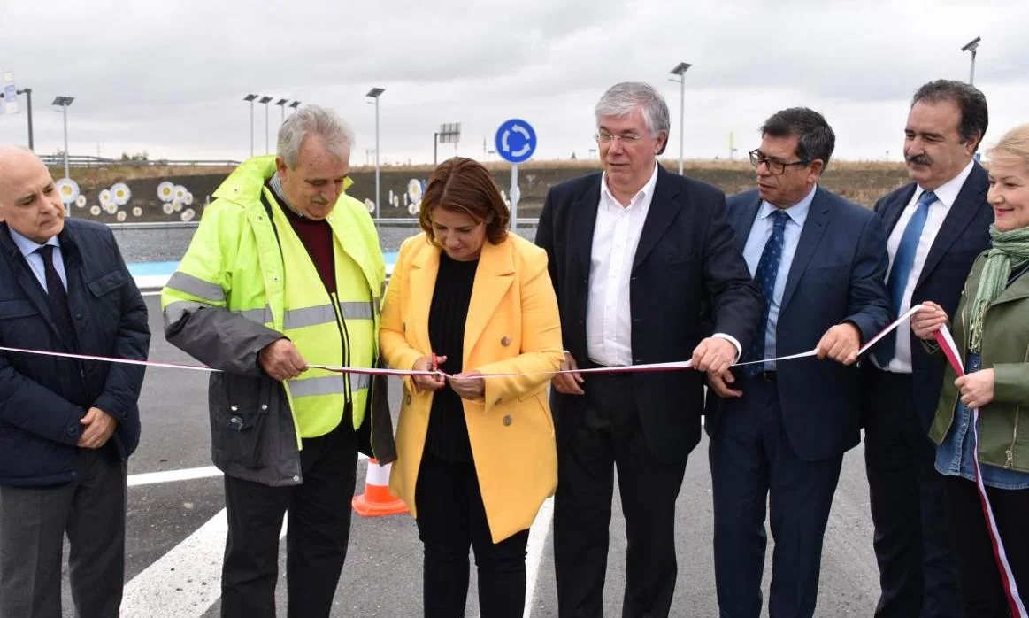 La consejera de Fomento ha inaugurado esta semana la rotonda de acceso a la Plataforma Central Iberum