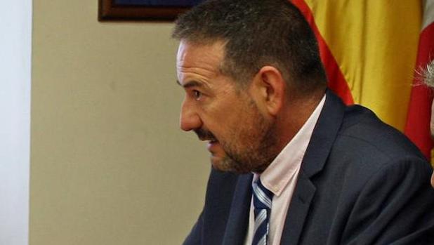 El alcalde de Aguilafuente (Segovia) no acepta ir «3 horas al día» al ayuntamiento como pide el Procurador del Común