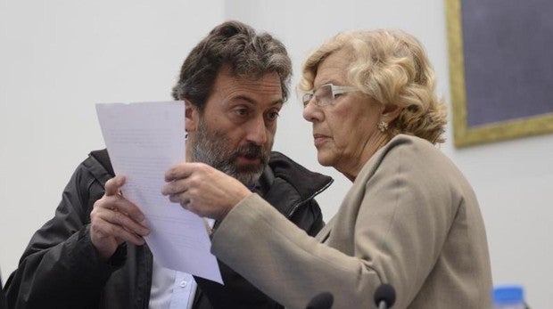 Carmena abre la Oficina de Crímenes Franquistas para interponer una denuncia general en los tribunales