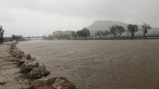 Los estragos de la ciclogénesis: el río Júcar se desborda en Cullera