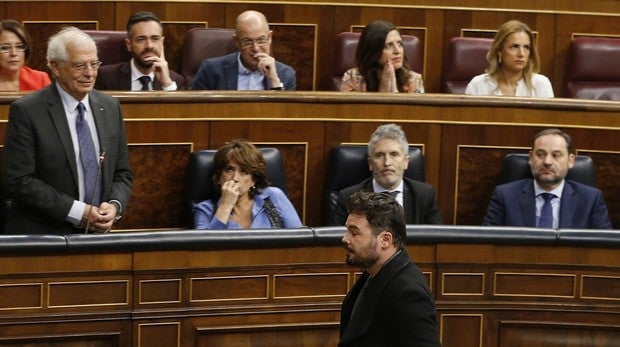 Rufián monta un nuevo espectáculo en el Pleno y Pastor lo expulsa del hemiciclo