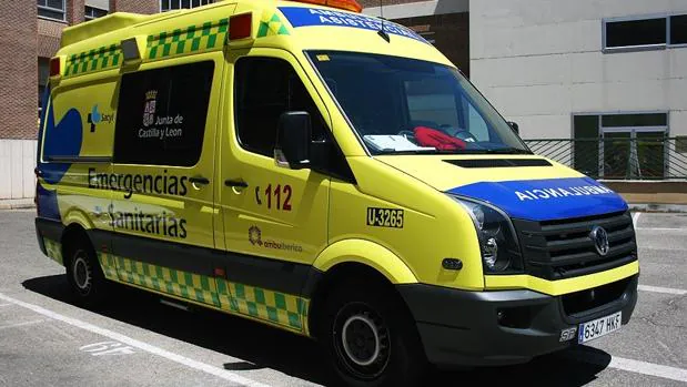 Fallece una mujer de 35 años en el choque entre un turismo y un camión en Ávila
