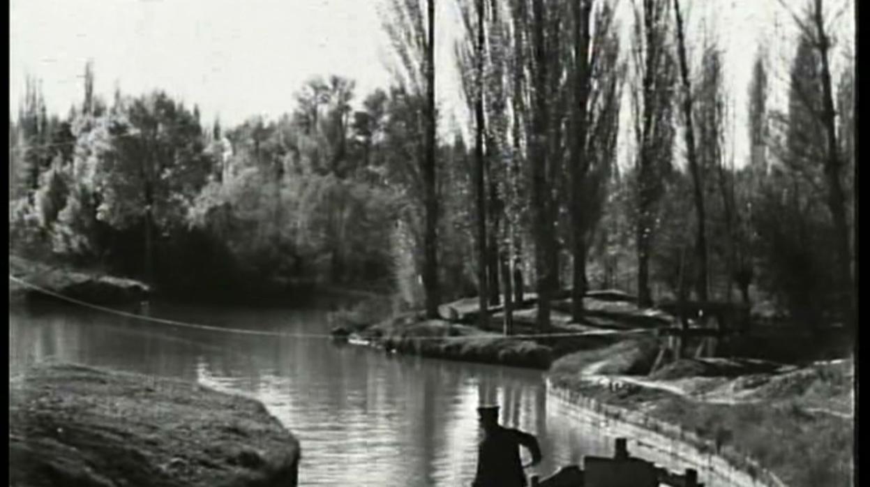 Uno de los fotogramas de la película «El Canal de Castilla», de 1931