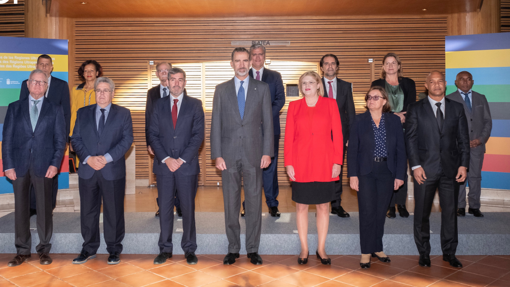 Foto de familia del Rey Felipe VI, la comisaria Cretu y presidentes de RUP