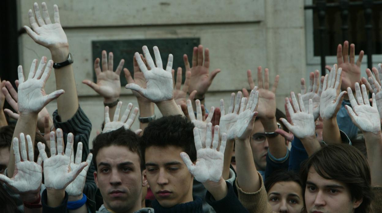 Manos blancas, símbolo contra el terrorismo