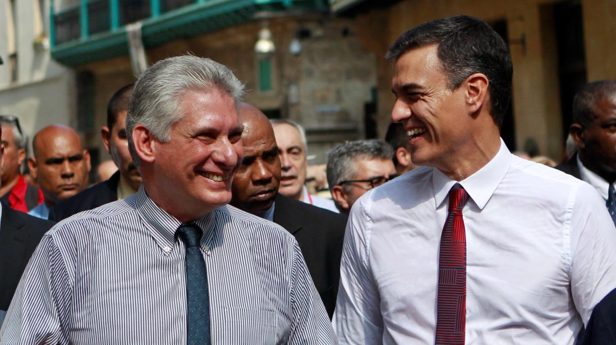 Pedro Sánchez en La Habana (Cuba) con el presidente Miguel Días-Canel