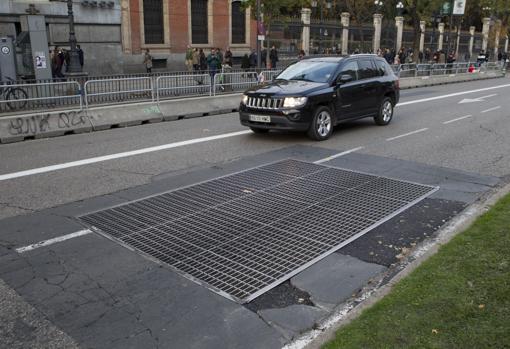 El socavón en la calle de Alcalá, ya arreglado