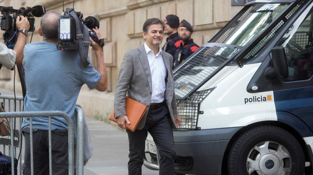 Oriol Pujol a su llegada al Palacio de Justicia de Barcelona, en junio, para declarar por las ITV