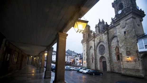 Apartan al exdeán de la Catedral de Santiago tras una acusación de acoso