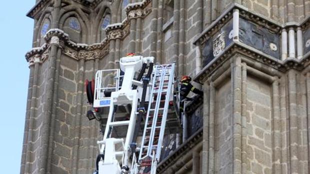 Un informe revela que el agua de la lluvia provocó el desprendimiento de la torre de la catedral