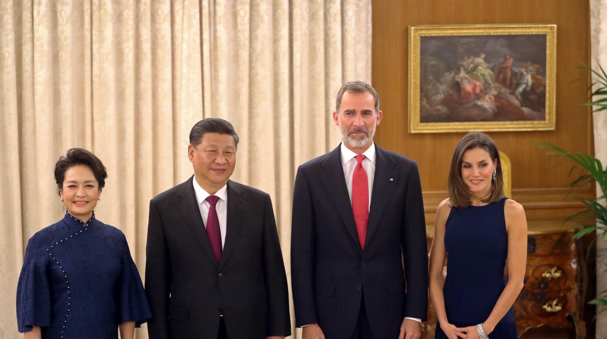 El Rey Felipe y la Reina Leticia con el presidente de China, Xi Jinping y su mujer Peng Liyuan