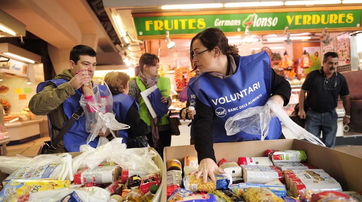 Voluntarios del Banco de Alimentos en una edición anterior del Gran Recapte