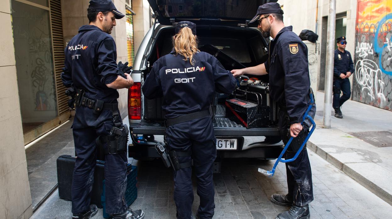 Agentes de la Policía Nacional, durante un operativo