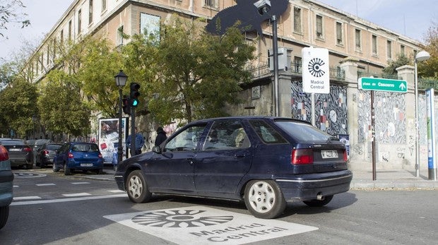 Carmena impone un veto confuso al coche: preguntas y respuestas sobre Madrid Central