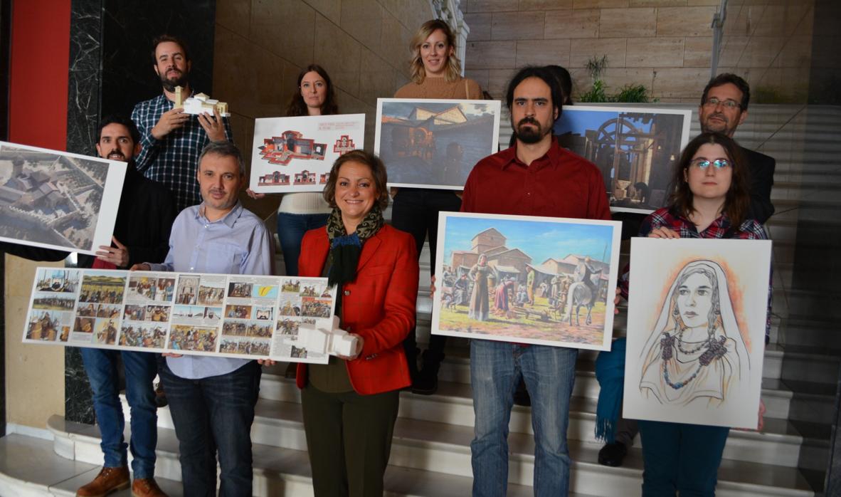 María Ángelez García posa con los premiados