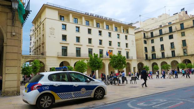 Un hombre viola a una anciana que sufre esquizofrenia en su casa de Alicante