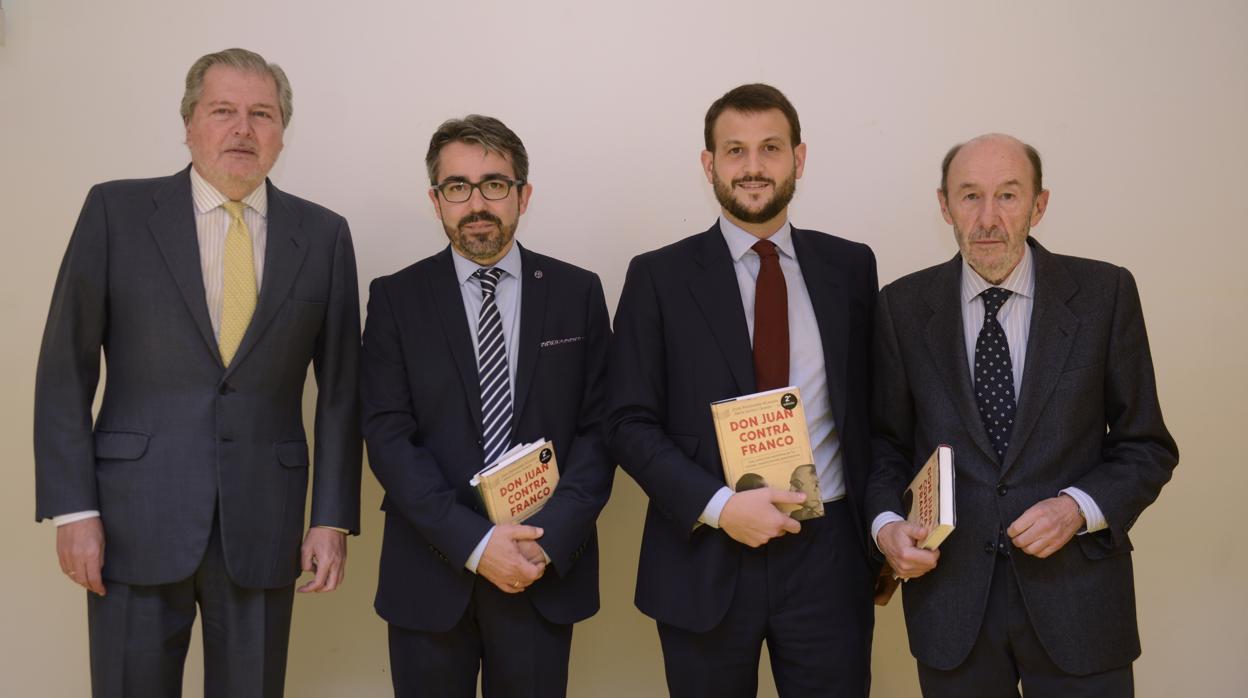 Íñigo Méndez de Vigo, Jesús García Calero, Juan Fernández-Miranda, y Alfredo Pérez Rubalcaba