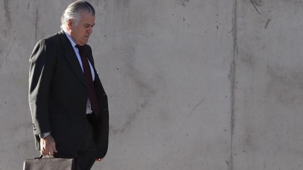 El juez cita a declarar a Bárcenas y su esposa por el robo de documentos de la operación Kitchen