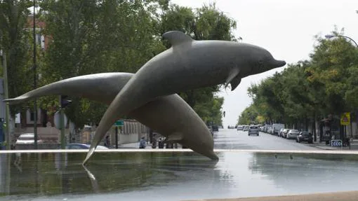 Dos de los seis delfines de la fuente de República Argentina