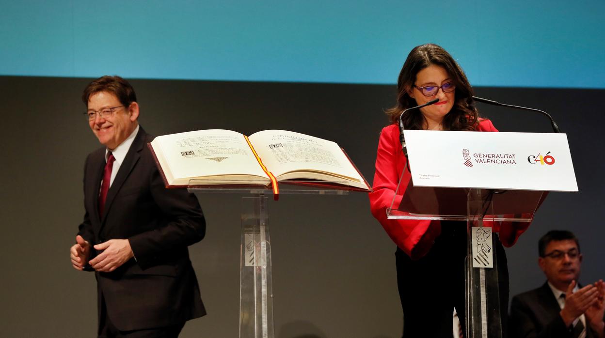 Ximo Puig y Mónica Oltra, durante el acto de celebración del 40 aniversario de la Constitución Española en Alicante