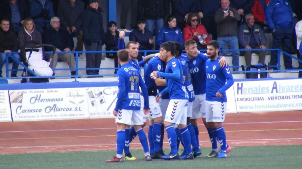 Los jugadores del Yugo Socuéllamos celebran un gol en la victoria por 3-0 ante el CD Manchego el pasado 25 de noviembre