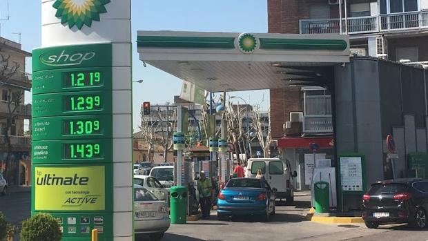Le destrozan la cara de un botellazo en una gasolinera de Leganés