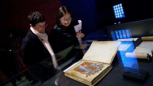 El Archivo de la Corona de Aragón exhibe sus joyas para celebrar siete siglos de historia