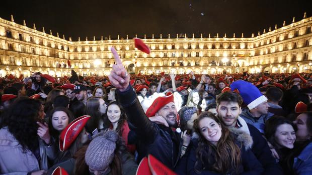 La Plaza Mayor de Salamanca limitará el aforo de la Nochevieja Universitaria a 21.700 personas